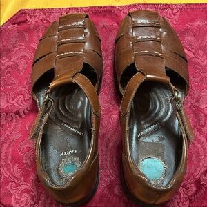 Earth Shoe Size 9 Leather Sandals Velcro Adjustable Strap